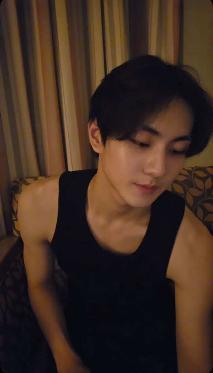 𝐂hris tweet media