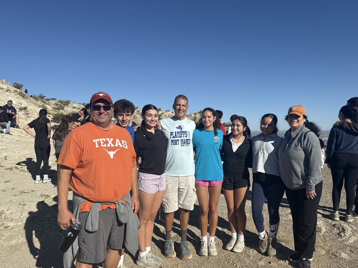 Emma Baeza tweet media