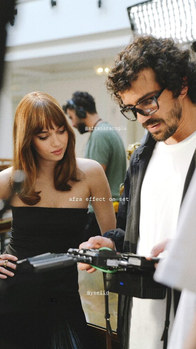 SohabSoumi20967's tweet photo. #AfraSaraçoğlu #DeFcto 
Bütün renkler ona yakışıyor ❤️‍🔥 https://t.co/7szBztPYyY