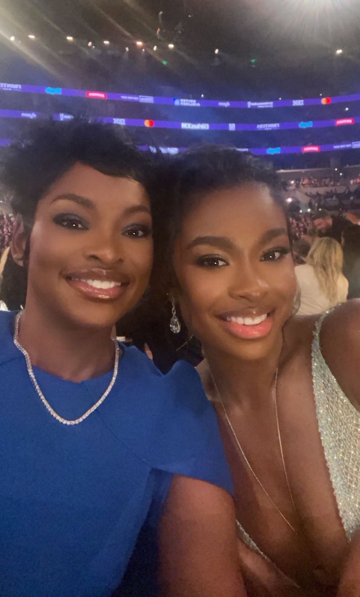 Monaangl_8m's tweet photo. Coco Jones and her Twin (Mama) https://t.co/9n3QFPYARy