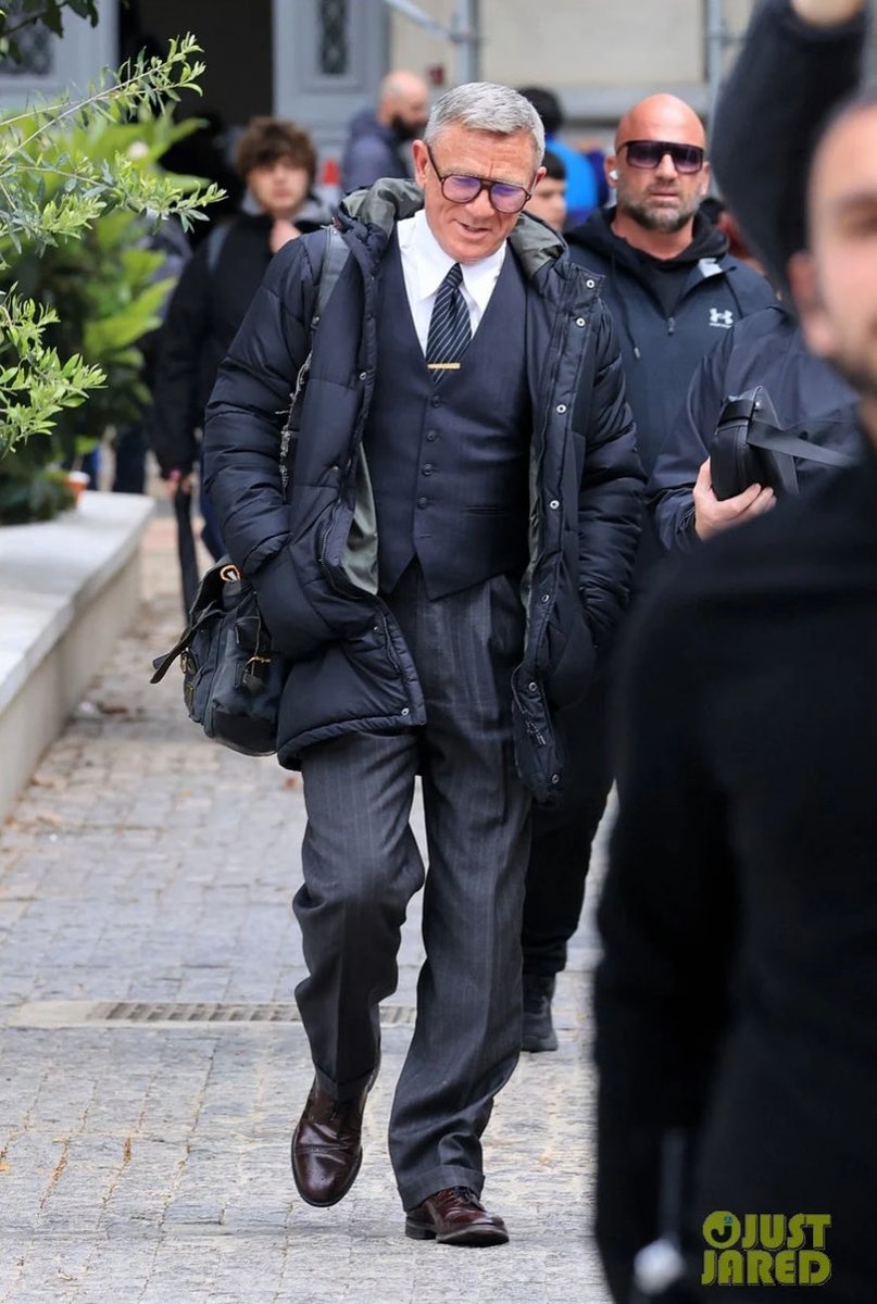 DanielCraigUPD's tweet photo. Daniel Craig arrives on the set of Damien Chazelle’s untitled prison drama in Athens 🇬🇷 on Thursday, 2 April 2026. https://t.co/jRjzp8M60C