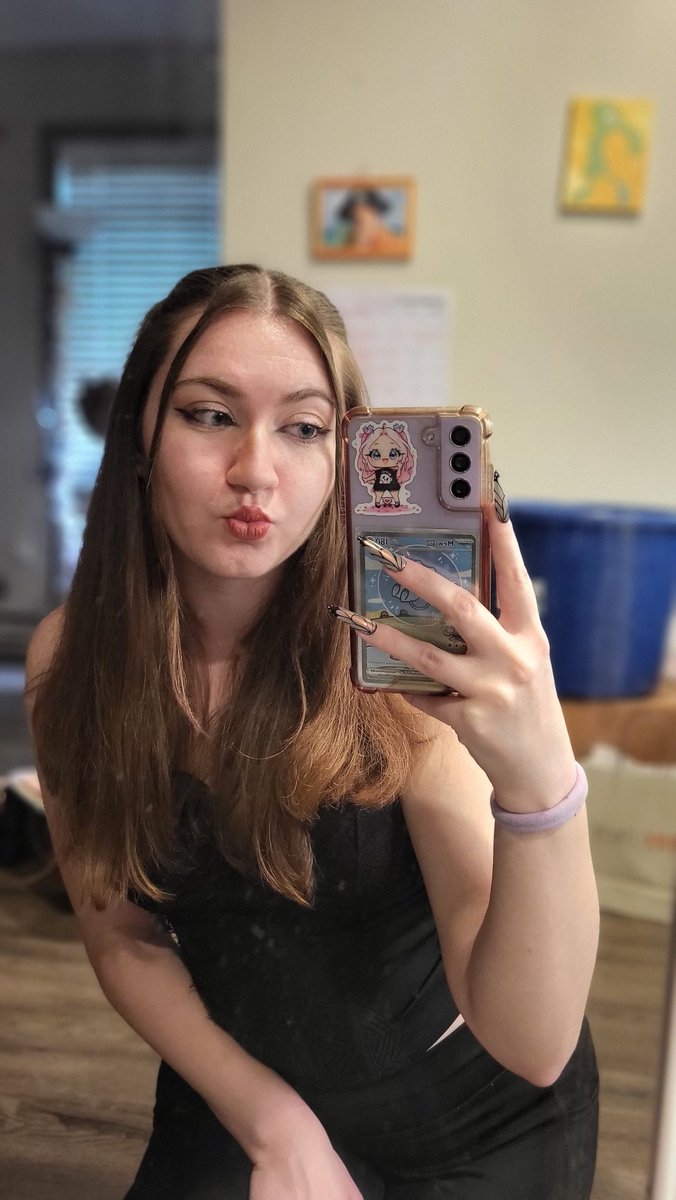 Katie🌙🩷 tweet media