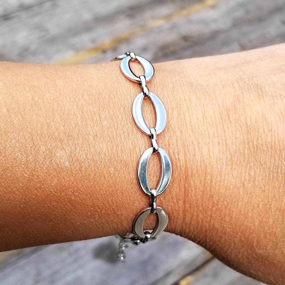 TrendingNowGift's tweet image. Stainless Steel Oval Link Bracelet #jewelry #bracelet #ovallinkbracelet #retrobracelet #chunkybracelet #handmadejewelry #handmade #giftforher #fashion #fashionstyle #style #etsy 

 etsy.me/48ubi8H via @Etsy