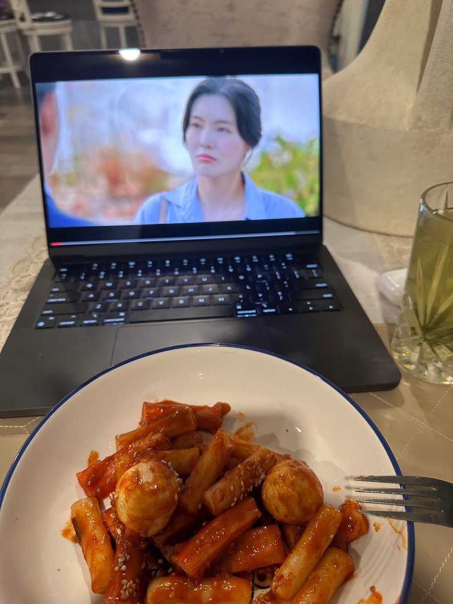 detodonatural's tweet photo. Eating Tteokbokki with Korean dramas is such a joy! https://t.co/EiOf2E3S4W