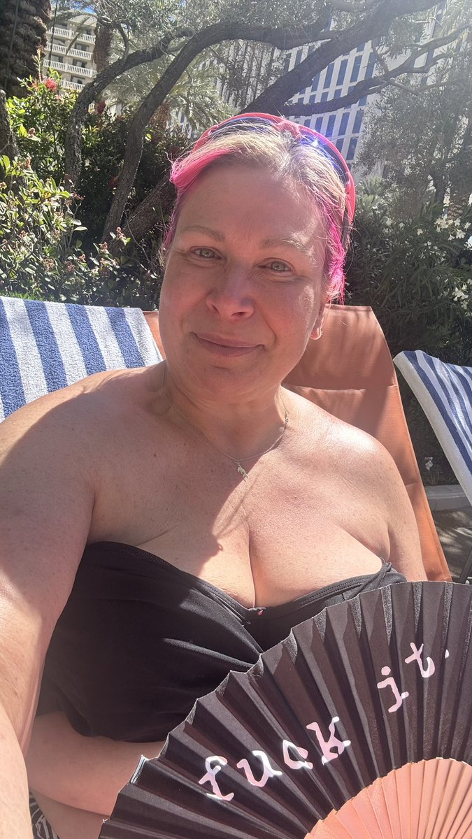 🧜♀️Bec🍩 tweet media