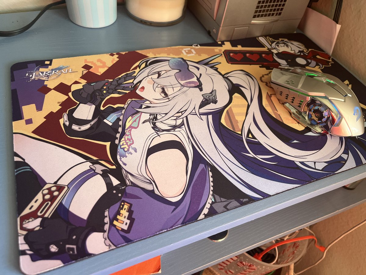 Cat_Maniacs's tweet photo. Yall like my new mouse pad? https://t.co/B4VenGtUZe