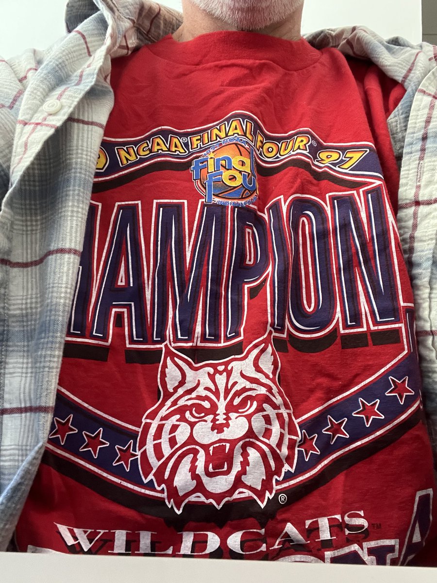 AGWildcatReport's tweet photo. I have to take some credit for the good vibes today because I am wearing for the first time ever my 1997 national champions T-shirt. #ArizonaWildcats https://t.co/f2OoffezR0