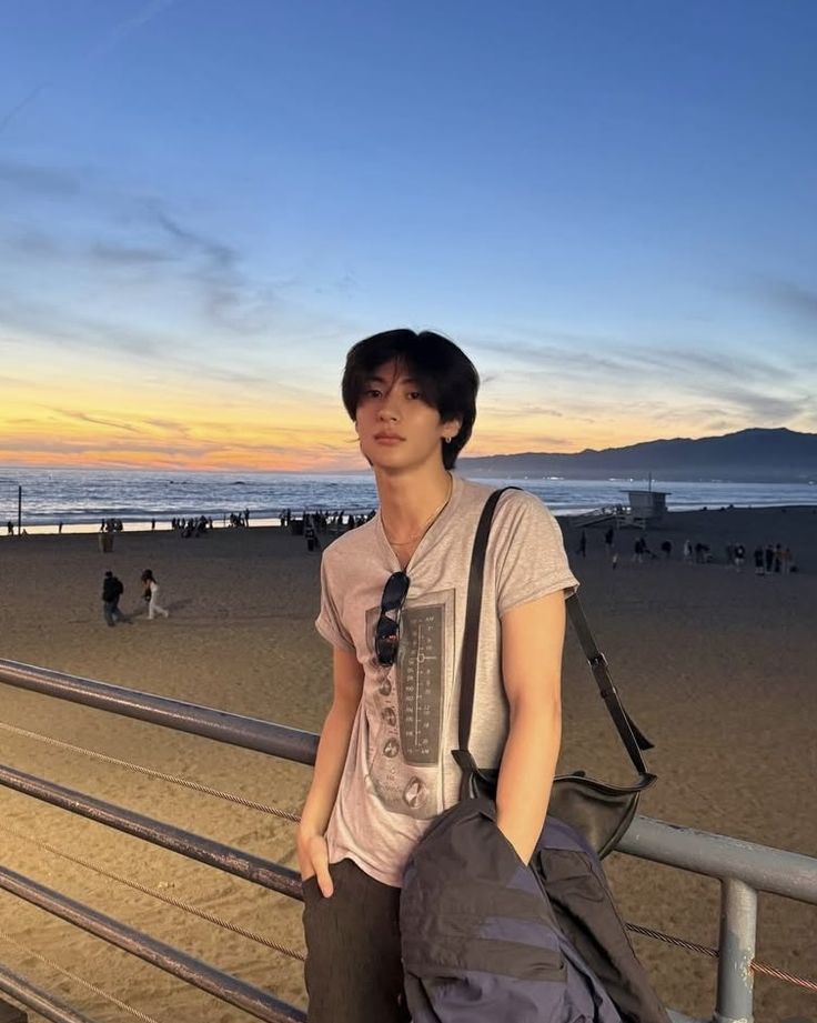 mari🦕 tweet media