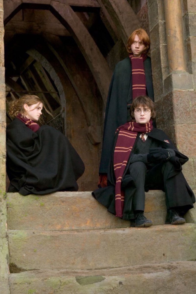 TheDailyHPotter's tweet photo. Iconic 🧣 https://t.co/YHo6isJVP0