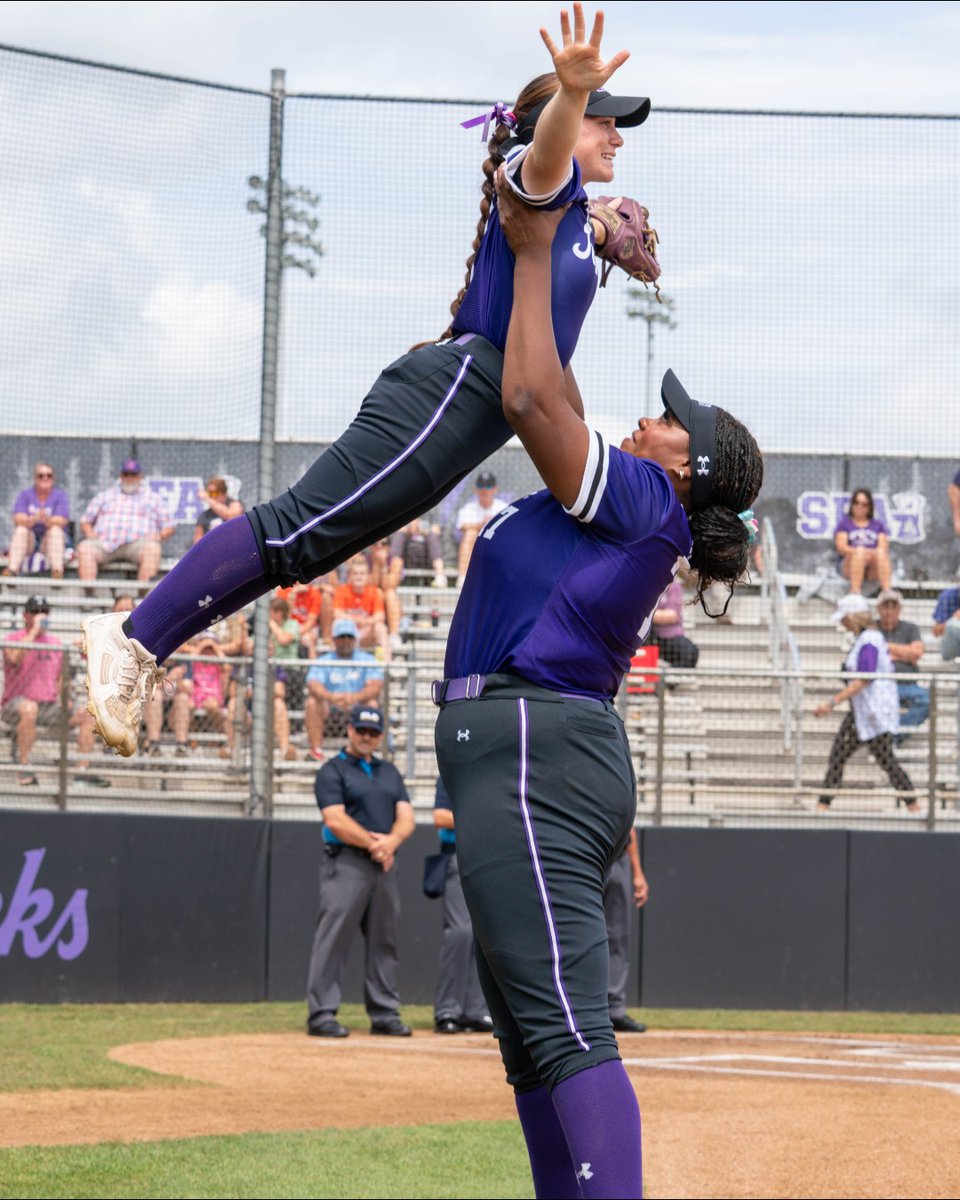 sfa_softball's tweet photo. JACKS BATS ARE HOT🔥

B4 | Scores by Ellie Vance, Adelyn Becerra, Malia Jones and Morgan Wright to put the Jacks up 0-4 against the Lady Demons‼️ 

#AxeEm https://t.co/WzSNsz6fMc