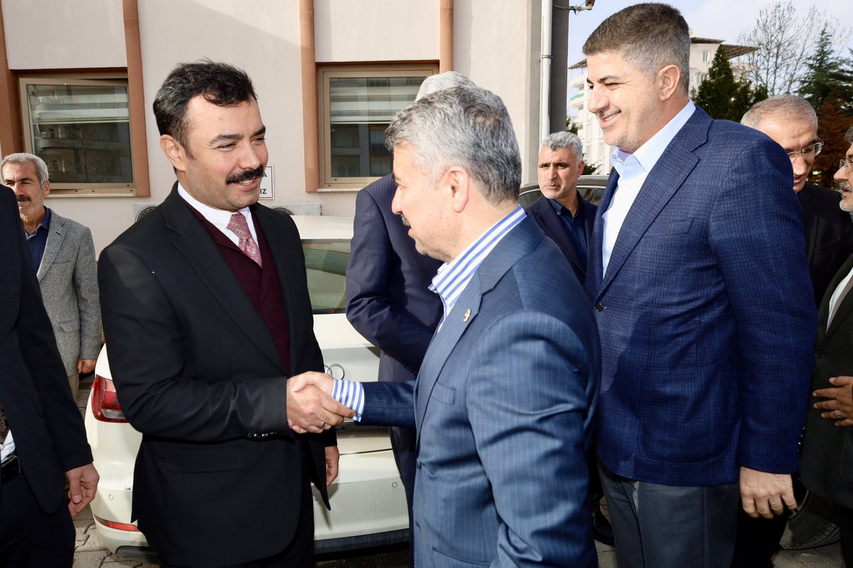 kaymakamkahta's tweet photo. 📍 Kahta Devlet Hastanesi Anjiyo Ünitesi Açılışı

Kaymakamımız Sn. Muhammed Üsame SOYSAL,  Adıyaman Milletvekillerimiz Sn. Av. Mustafa ALKAYIŞ ve Sn. Doç. Dr. İshak ŞAN, Kahta Belediye Başkanı Sn. Mehmet Can HALLAÇ, Adıyaman İl Sağlık Müdürü Sn. Mehmet ŞİRİK, AK Parti Adıyaman İl Başkanı Sn. Av. Ekrem Gürcan ÇADIR, AK Parti Kahta İlçe Başkanı Sn. Gaffar ÇELEBİ, il encümenleri ve kurum amirlerinin katılımlarıyla gerçekleştirilen Kahta Devlet Hastanesi bünyesinde hizmete açılan Anjiyo Ünitesi’nin açılış programına katıldı.

Gerçekleştirilen açılışla birlikte ilçemizde sağlık hizmetlerinin niteliğinin artırılması ve vatandaşlarımıza daha hızlı, etkin ve yerinde sağlık hizmeti sunulması hedeflenmekte olup, bu önemli yatırımın ilçemize hayırlı olmasını Cenab-ı Allah’tan niyaz ederiz.

📌 T.C. Kahta Kaymakamlığı 🇹🇷