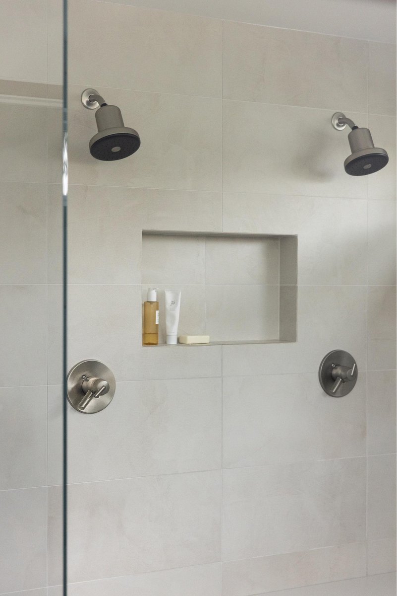 rorrawater's tweet photo. Your morning routine starts in the shower.

But most showers run on chlorinated tap water that can affect your skin, scalp, and hair over time. The Rorra Filtered Showerhead helps reduce these contaminants so the first step in your routine supports your health.

Shower better with Rorra.