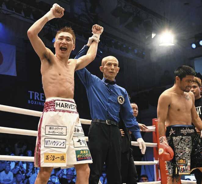 boxing_ya's tweet photo. 37歳・小國以載、タパレス撃破の金星！9年の月日を経て世界タイトル戦線に復帰「４回までは腹を打たず、相手の意識がなくなったところで打つ作戦がはまった感じです。ボディーが効いたのは分かったんですが、パンチがあるのでいきすぎたらやられる。きょうは面白くない試合でも勝ちたかった」（引用記事リプ欄にあり）

凄いアップセットを見た
正直タパレス選手が圧勝すると思っていました、、、
小國以載選手、あと一歩でボディで倒す、見事な戦いぶりでした
過小評価していて申し訳ありませんでした🙏

やはり、ボクシングは奥が深くて面白い！！