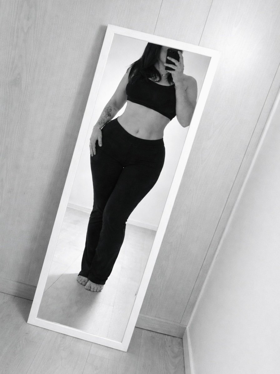 Mariiinaa tweet media