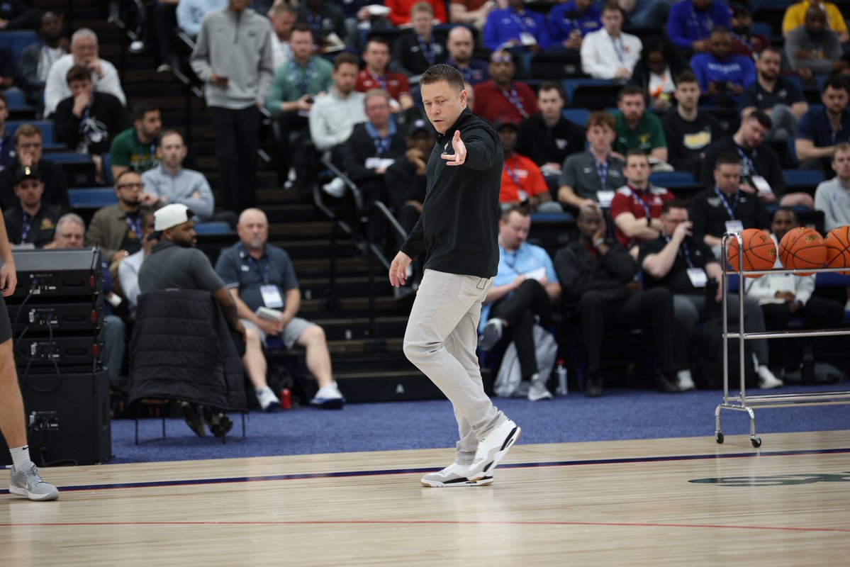 FurmanMBB's tweet image. 📍Indianapolis, IN
Coach Richey speaking at the NABC Convention at the Final Four!

#BetterTogether // #ALLDIN