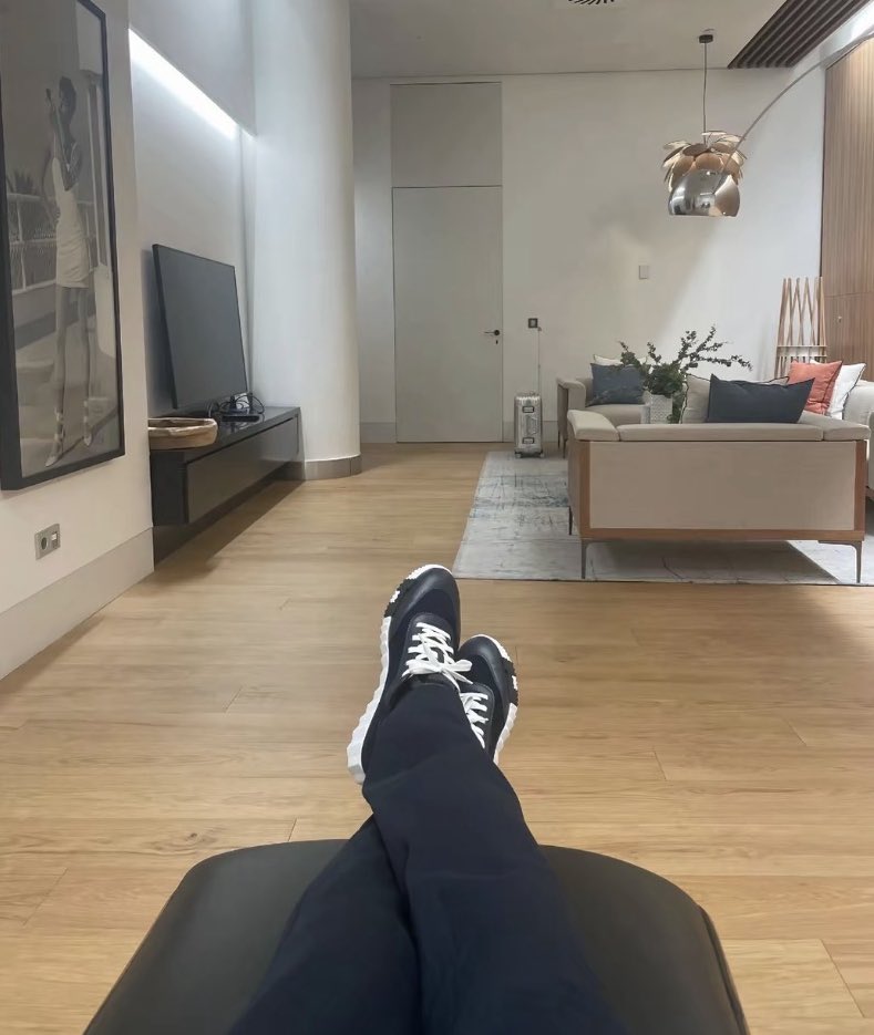 Alex David tweet media