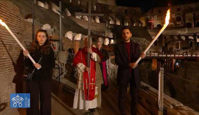 CatholicNewsSvc's tweet photo. Pope Leo XIV carries the cross for all 14 stations to symbolize how he carries the world's suffering in his prayers &amp; invites everyone to walk together with Christ "who suffered for us to give us salvation &amp; life &amp; to seek how we, too, can be bearers of peace &amp; not of hatred." https://t.co/kDXXQhqdPH