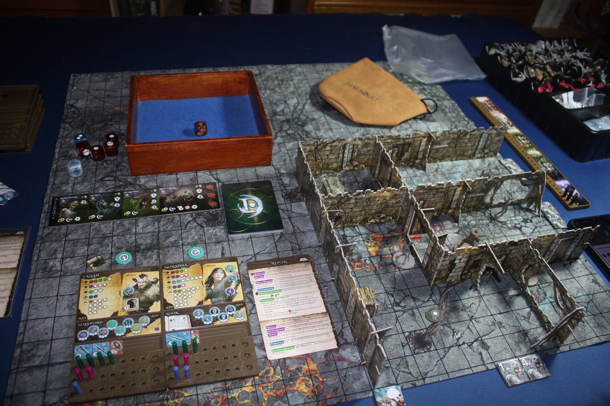 Sogtul666's tweet image. Pues volvemos a jugar solo, se acabo el intentar agradar a gente a la que solo le interesas por interes. Hasta que aguante ❤️‍🩹 #boardgame #Maladum #vicio #foreveralone