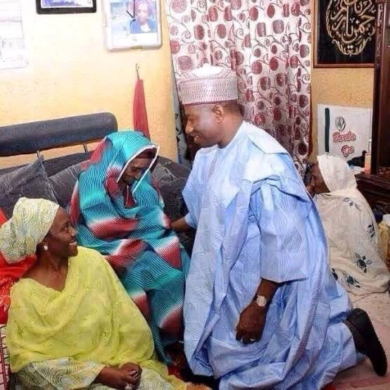 This is how a leader should visit victims of an attack, not from the airport tarmac. Leadership demands responsiveness and responsibility. Tinubu Must Go