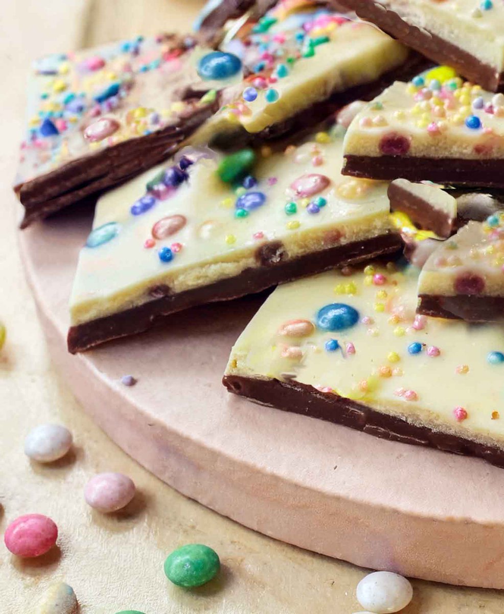 MissCookbook's tweet photo. For Easter or anytime = easy BUNNY BARK candy...
https://t.co/tgCk4WMHtW https://t.co/d5Xsh9Xyxb