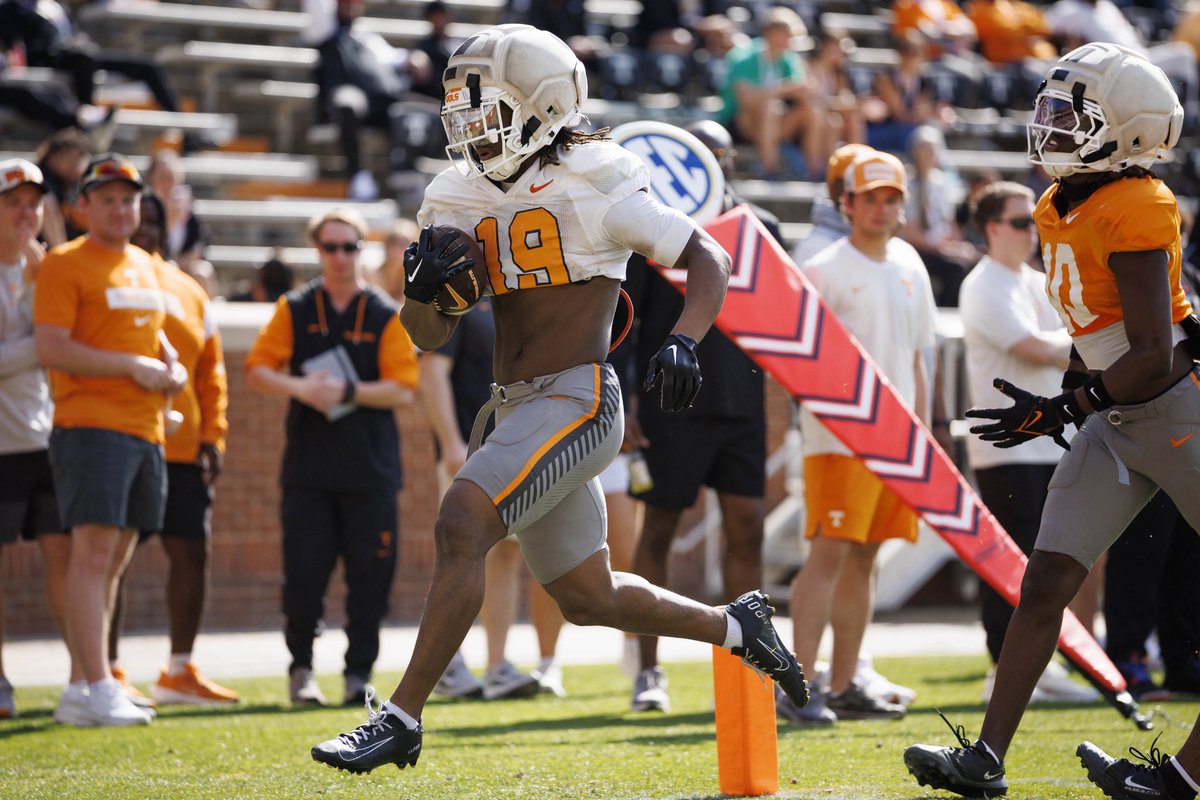 daune_morris's tweet photo. #GBO🍊 https://t.co/6ltJiK7xPi