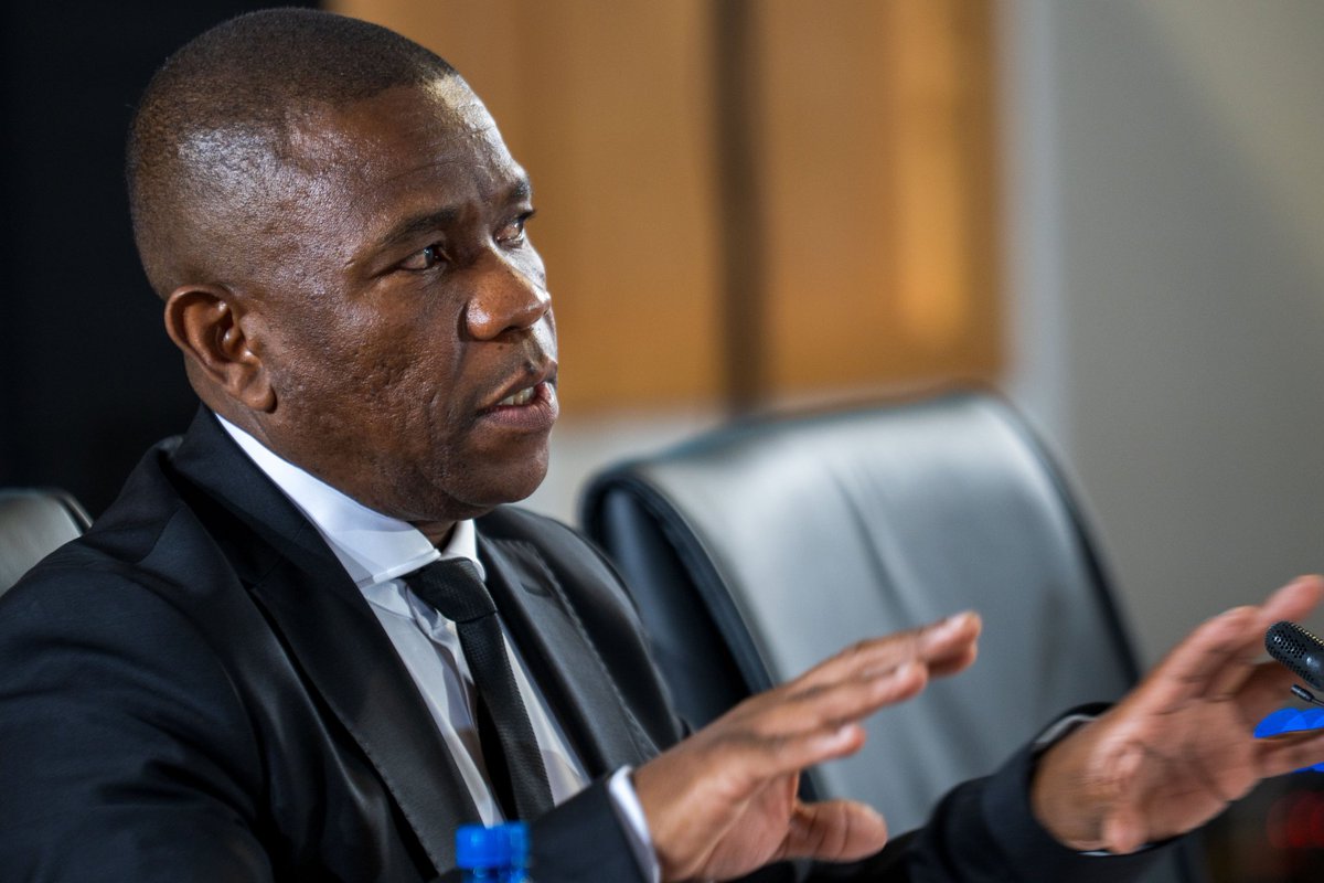 Sibusiso M tweet media