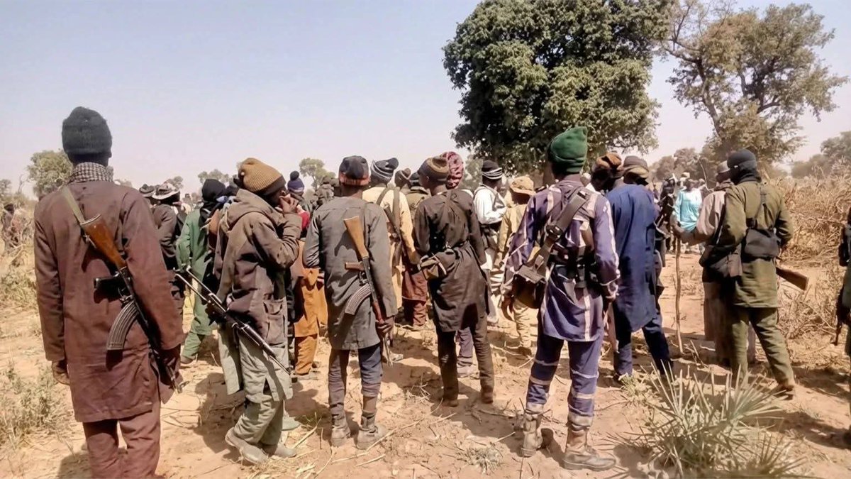 SlimNazi's tweet photo. Pls if you're around lamingo,gwash around moulds,fraka,Tina mountains sides;stay vigilant tonight. I was at lamingo today and we saw a movement of people suspected to be fake military personnels who vanished into the mountains https://t.co/nNqw3zPzth