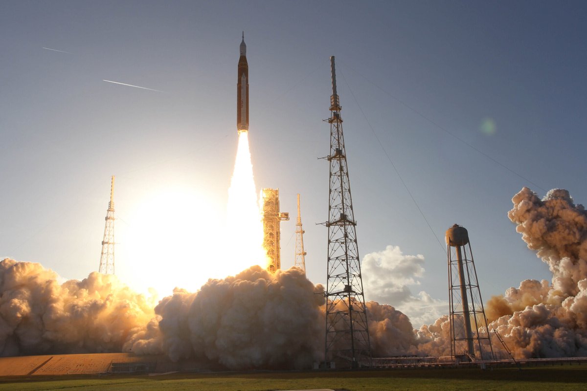 EAA's tweet image. We have liftoff! 🚀 Take a look at these incredible photos from Wednesday's Artemis II launch, captured by longtime EAA volunteer photographer Michael Steineke.

We’re wishing the crew a safe journey.

Godspeed, Artemis II!

#NASA #ArtemisII #SLS #MoonMission #SLSRollout