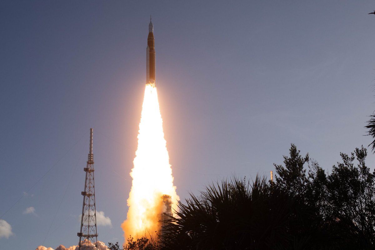 EAA's tweet image. We have liftoff! 🚀 Take a look at these incredible photos from Wednesday's Artemis II launch, captured by longtime EAA volunteer photographer Michael Steineke.

We’re wishing the crew a safe journey.

Godspeed, Artemis II!

#NASA #ArtemisII #SLS #MoonMission #SLSRollout