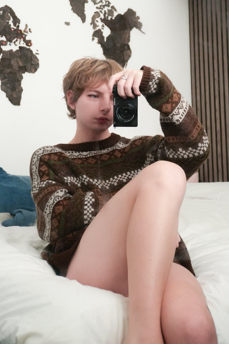 can i crush your pretty little head between my thighs? 👉👈