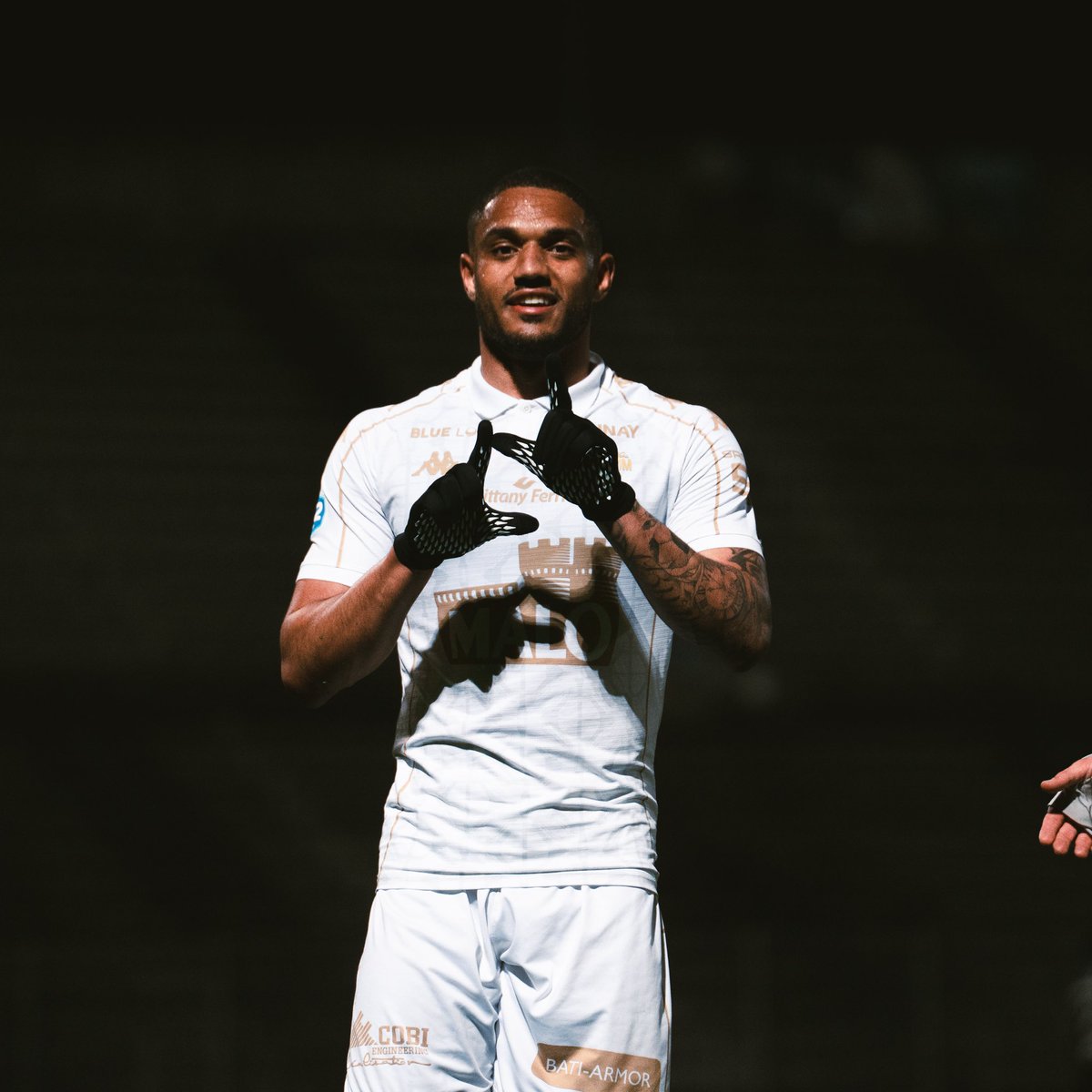 USSAINTMALO's tweet photo. ⏱️ 58’ l LE DOUBLÉ 🤩
À la suite d’un superbe mouvement collectif, Burban vient terminer le boulot dans les 6 mètres !
#SPUSSM 1️⃣-2️⃣ https://t.co/A61Lmvjb65