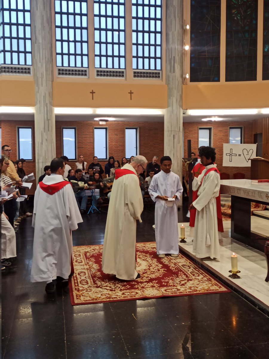 sjcalasanzvlc's tweet photo. VIERNES SANTO: 
Recogimiento y silencio.
Hoy recordamos la Pasión de Jesús y acogemos el misterio de la cruz. #sjcalasanzvlc #SemanaSanta #viernessanto #escolapios https://t.co/7F7yX7dtxA