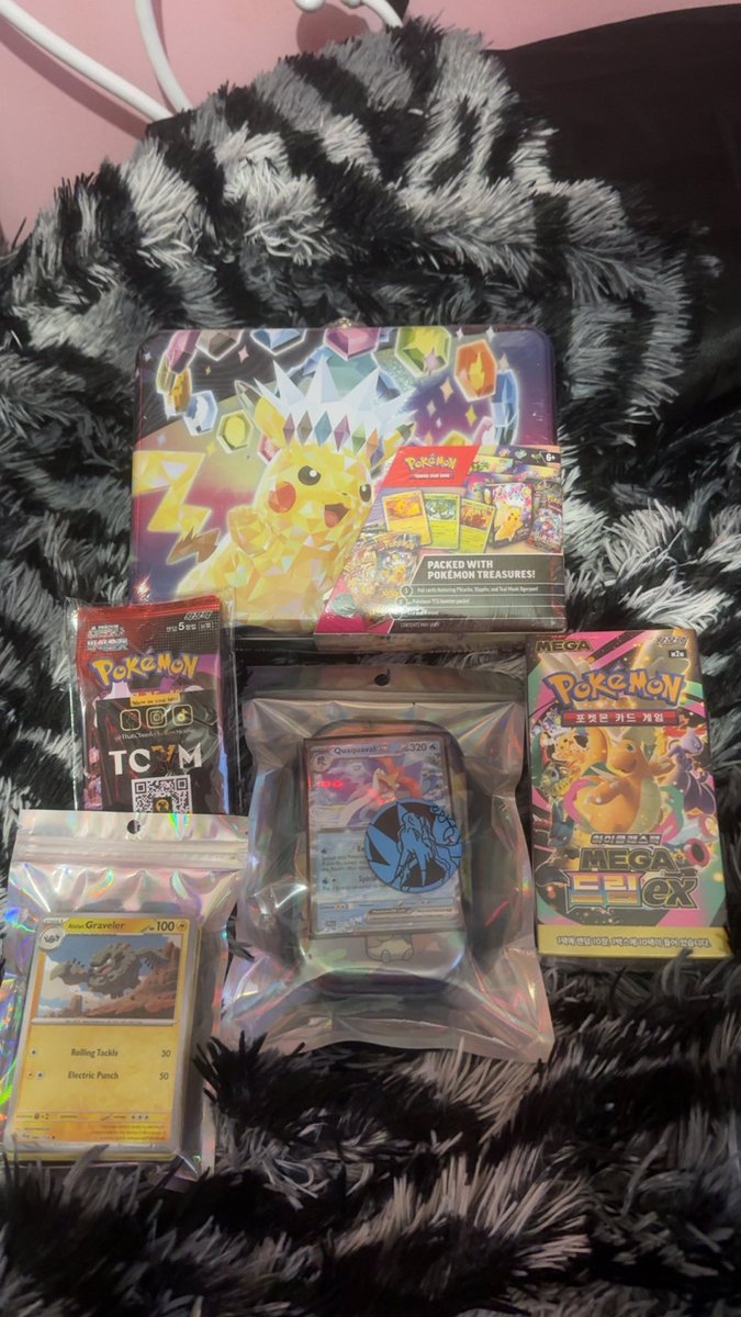 send4kat's tweet photo. pokemon is the loml https://t.co/bJT9n90lQw
