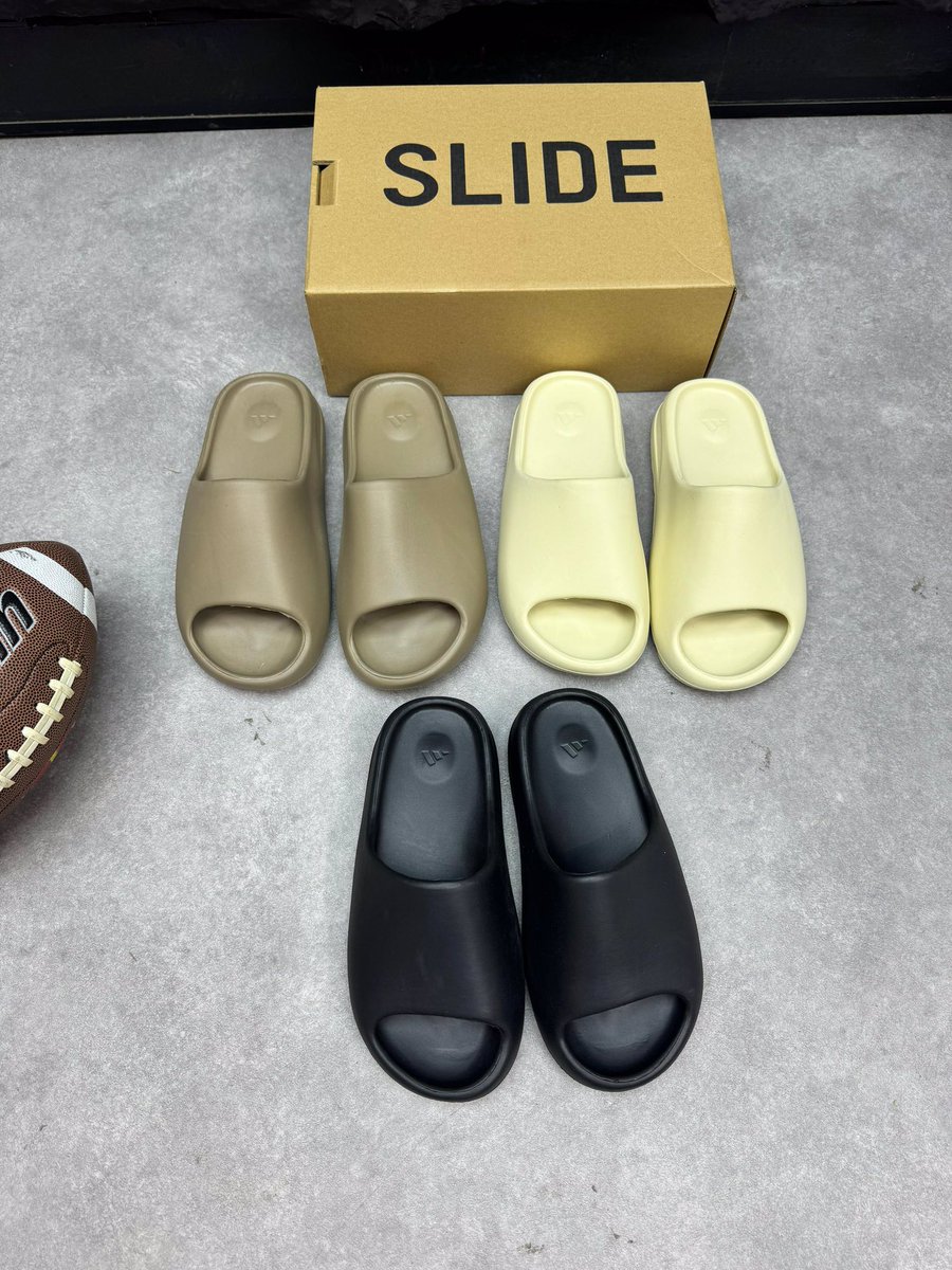 Adanneyaa's tweet photo. YEEZY SLIDE ‘ONYX’

Sizes: 38-47

Price; 38k https://t.co/zFfR6SSM12