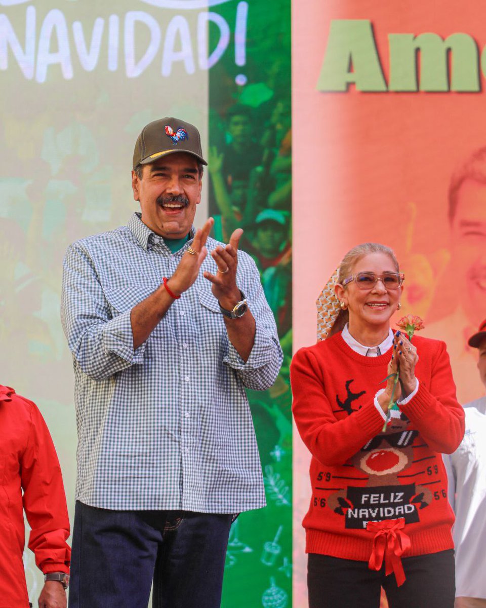 Presidente Nicolás Maduro, Cilia Flores. Han pasado 3 largos meses, parecen una eternidad, 3 meses de aquel día que parece un sueño. No hay día que no llore y que la tristeza no me invada.🥺💔😭
Los extrañamos, Venezuela entera los extraña.
LOS QUEREMOS DE VUELTA.👉🏻✌🏻🇻🇪