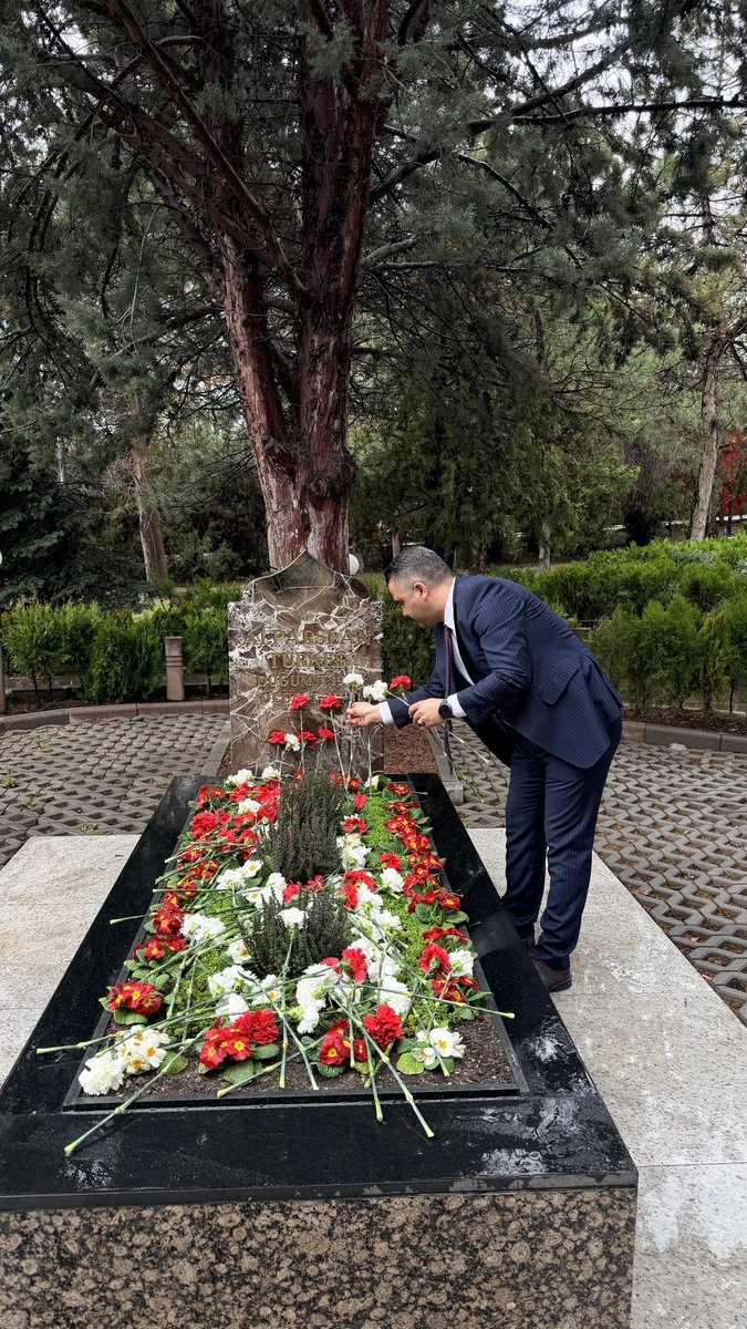 ysnozenc's tweet photo. Saygı olsun bu çelik atlıların gök tuğuna,
Tuğ kaldırmış olan orduların BAŞBUĞ’UNA🇹🇷

80 yıllık ömrünü Yüce Türk Milletine vakfeden, Başbuğumuz Merhum Alparslan Türkeş Bey’i vefatının 29. yılında rahmet, minnet ve hasretle yad ediyorum.

Ruhun Şad, Mekanın Cennet Olsun
🤲🤲🤲 https://t.co/1oASgkmZqs