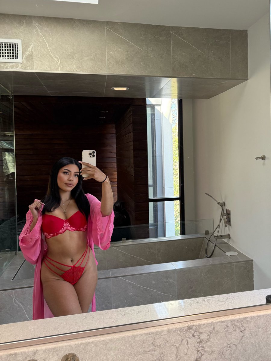 AminaLoriVIP's tweet photo. Mirror checks are dangerous…
because now I’m wondering who deserves this view in person.

Tell me honestly…
would you approach me or just stare?

#OnlyFansCreator #AtlantaGirls #LuxuryCompanion #SoftLife #PrettyGirls #LatinaBeauty #MirrorSelfie #OFModel #AtlantaModel #FollowMe https://t.co/evXtauhu9N
