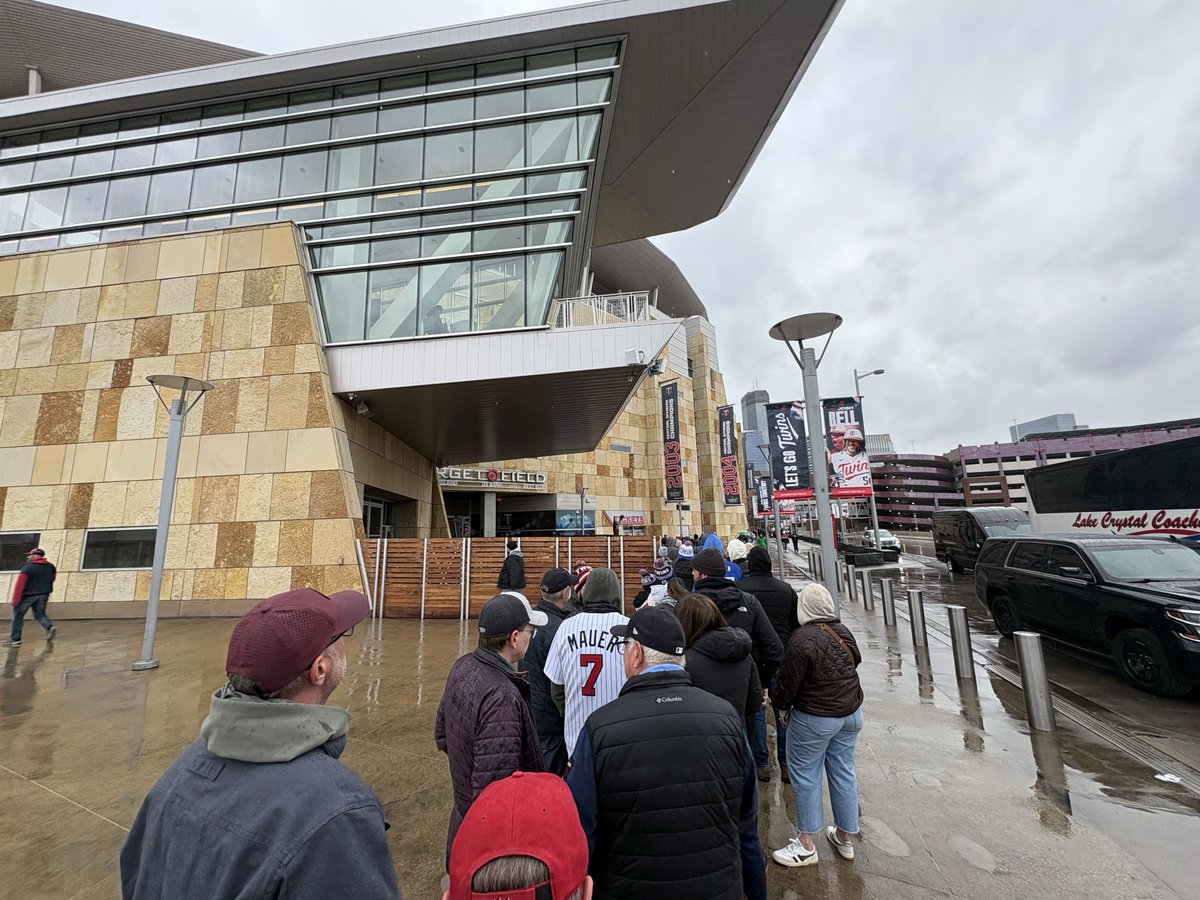 WillRagatz's tweet image. Stuck in line outside Target Field because the power is out at the stadium. This sucks but is also kind of hilarious.

Yo Tom Pohlad, how about we extend the $2 beers for the entire game?