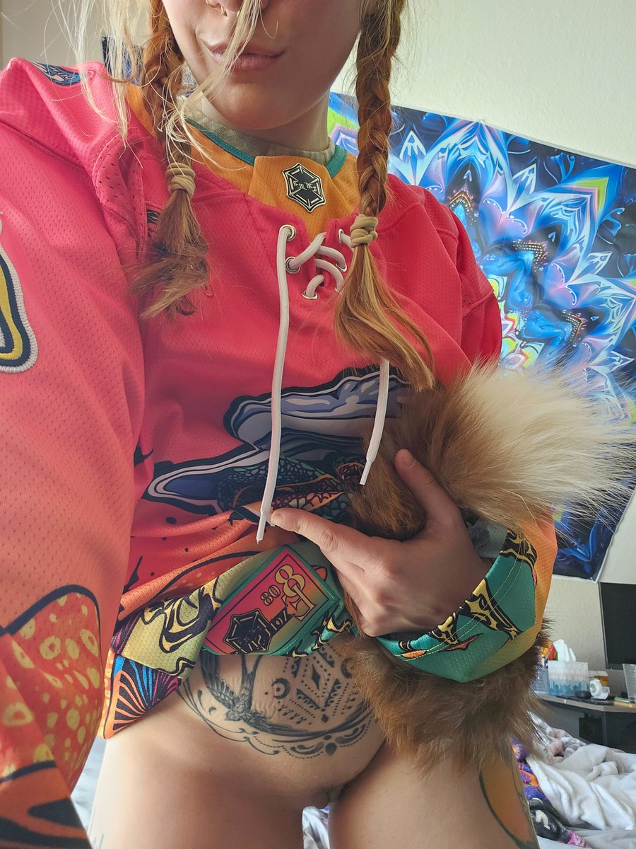 Nuii_AD's tweet photo. Ladies in braids and fox tails? https://t.co/XH5DwrqGVf