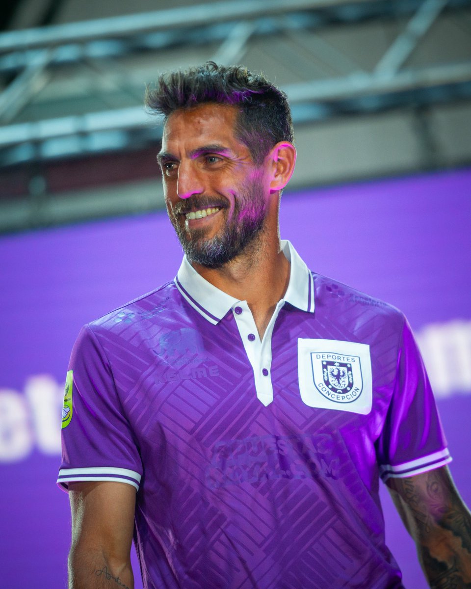 soccerjerseynws's tweet photo. 😮‍💨

🇨🇱 Deportes Concepción dropped their 60th anniversary kit x Kelme.

💜🦁 We're loving the pocket-style badges! 

Although it’s nice that the sponsors are tone-on-tone, we wish they weren’t there at all. https://t.co/U1ja1o3c3t