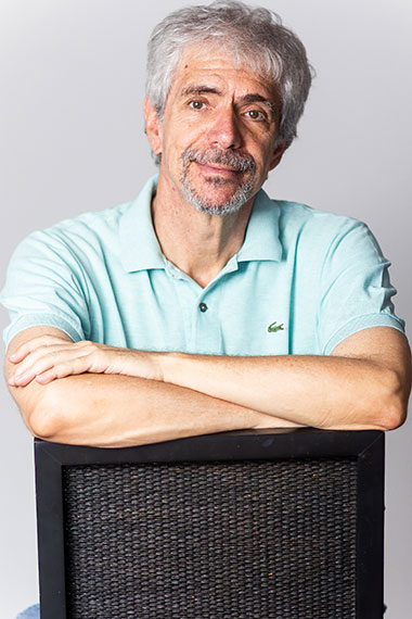 profalexturci's tweet photo. Amanhã não perca a conversa sobre jornalismo e TV no Brasil com o jornalista, escritor @mauriciostycer . Programa Alternativa A- rádio universitária fm @universitariasc 17 horas.. https://t.co/GFPRdJlQms