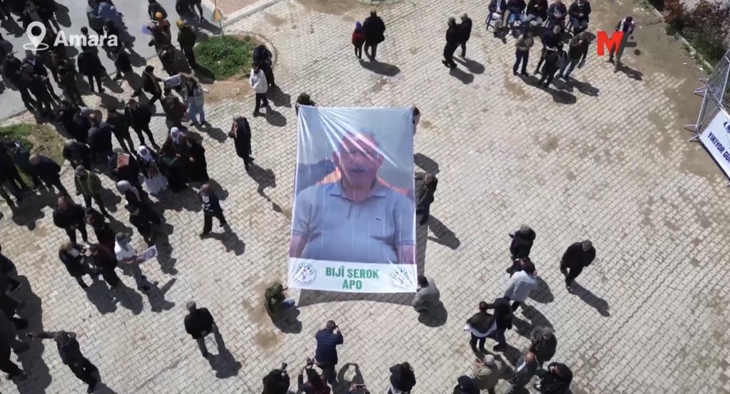 kulaguhan's tweet photo. Batıda bir avuç Türk, topraklarına sahip çıkmak için küçücük bir brandanın altında mücadele veriyor.

Aynı gün doğuda, teröristbaşı öcalan’ın pankartını açıp doğum gününü kutluyorlar. Hiç mi zorunuza gitmiyor? https://t.co/Zd0vQkuVn9