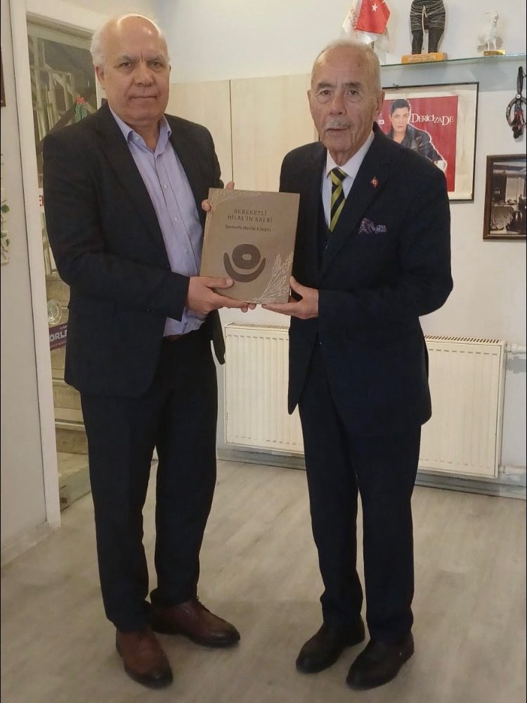 rustuocal's tweet photo. Ankara sevdalısı,Ahilik geleneğinin son temsilcilerinden,çok değerli kültür insanı (Dericizade)Faruk Küçük Ağabeyimizi ziyaret ettik.
Misafirperverliği ve sohbeti için çok teşekkür ederim.
#Dericizade 
#Urfakenthafızası https://t.co/CQ4fdaCwqF