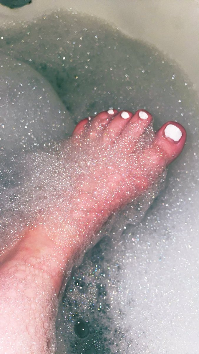 cute toes;) tweet media