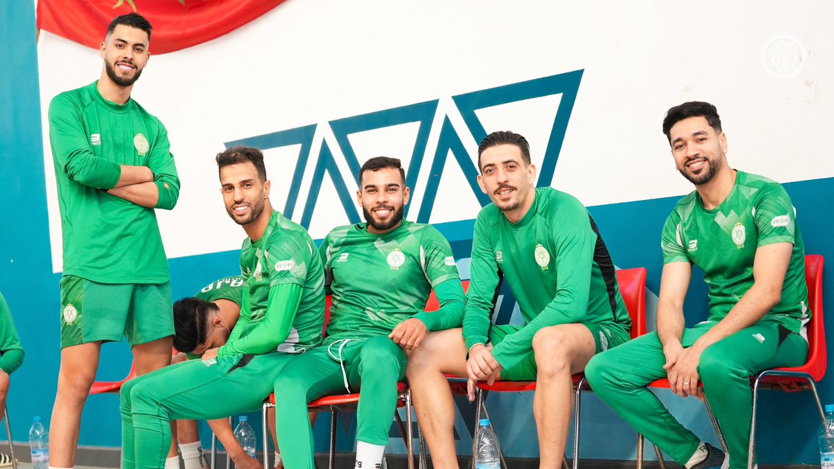 RCAfutsal's tweet photo. النسور يحيّونكم 🦅💚 https://t.co/NGspWKI0Ae