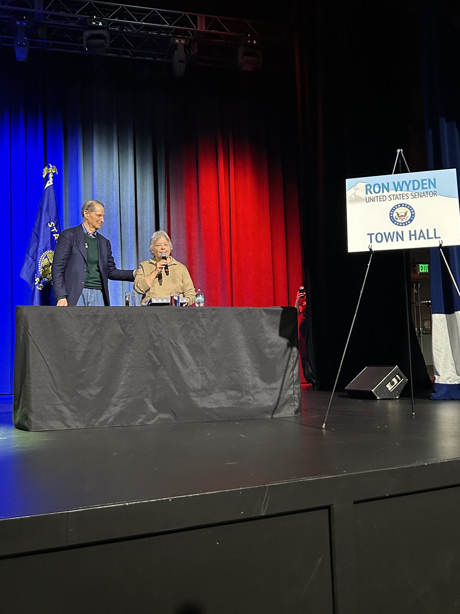 Ron Wyden tweet media