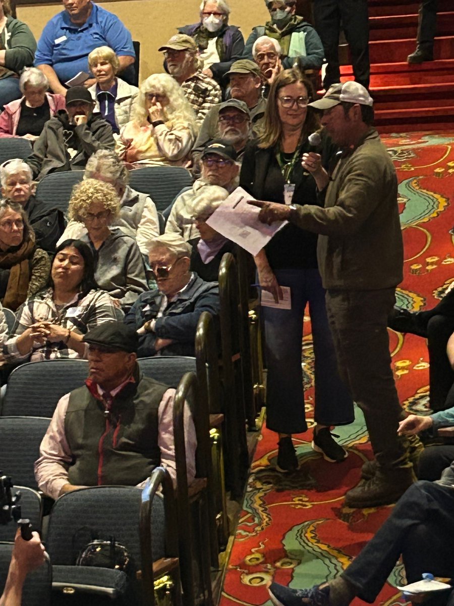 Ron Wyden tweet media