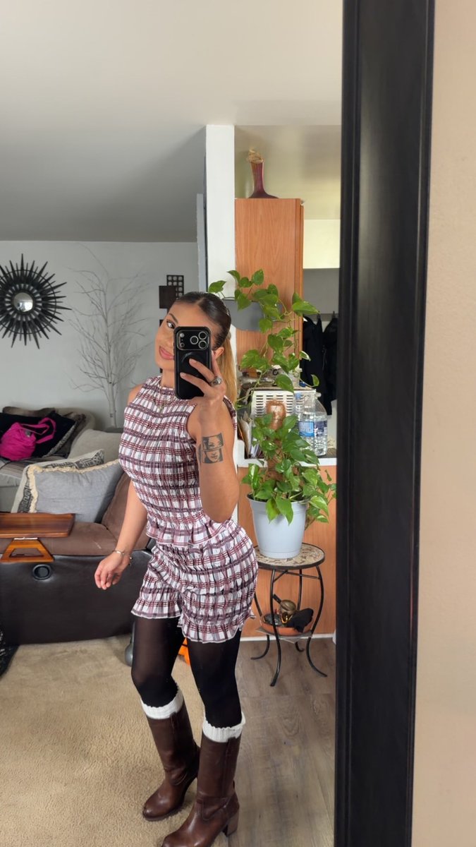etherealjuice's tweet photo. She knows https://t.co/8KIajSTNe8