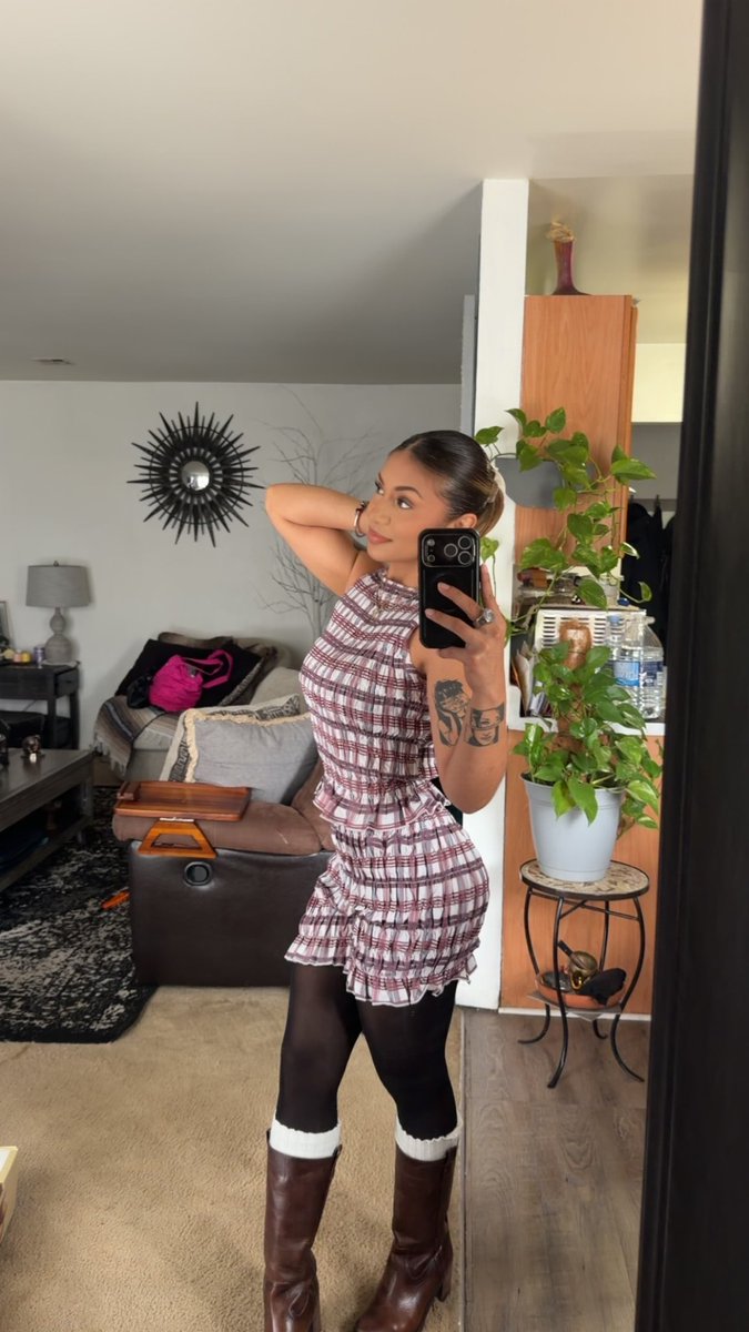 etherealjuice's tweet photo. She knows https://t.co/8KIajSTNe8
