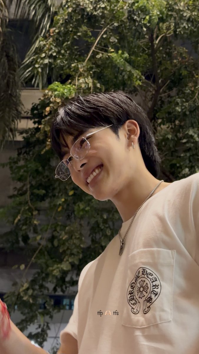 Trend for SANTA tweet media